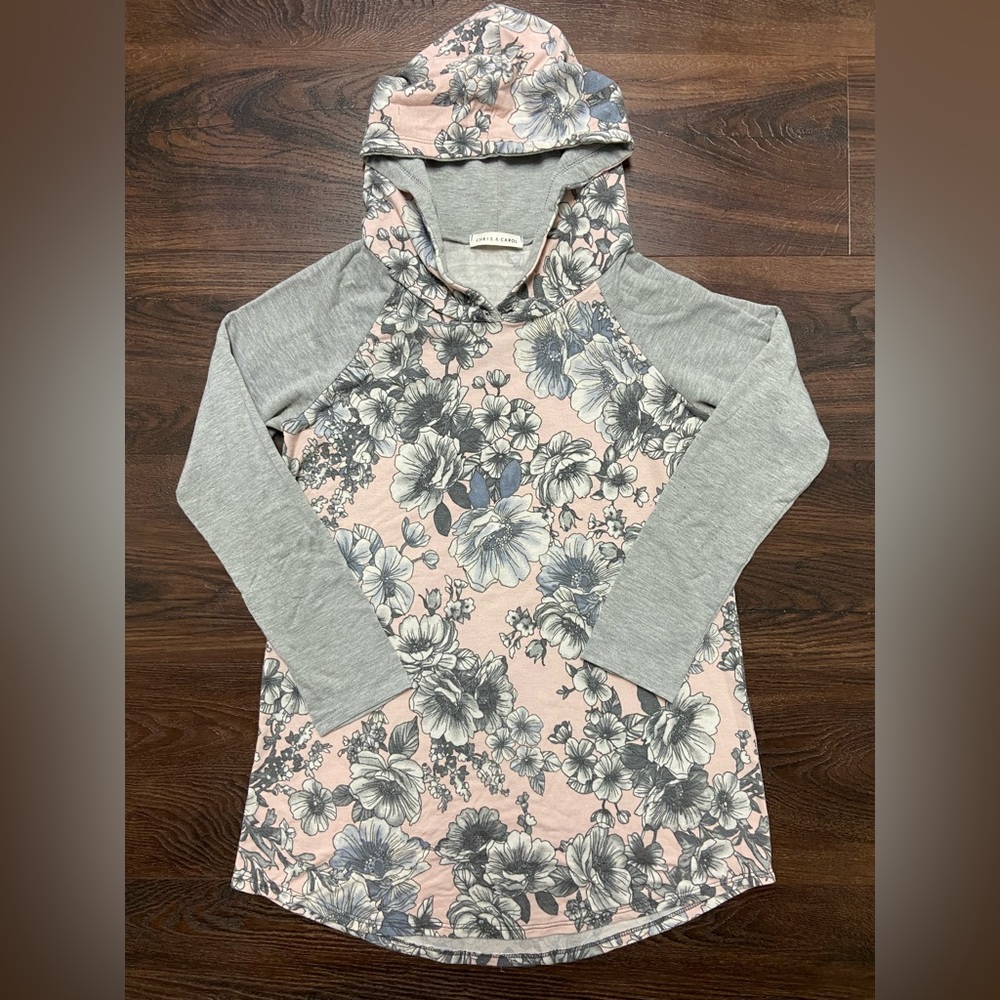 Floral print hooded top - size M